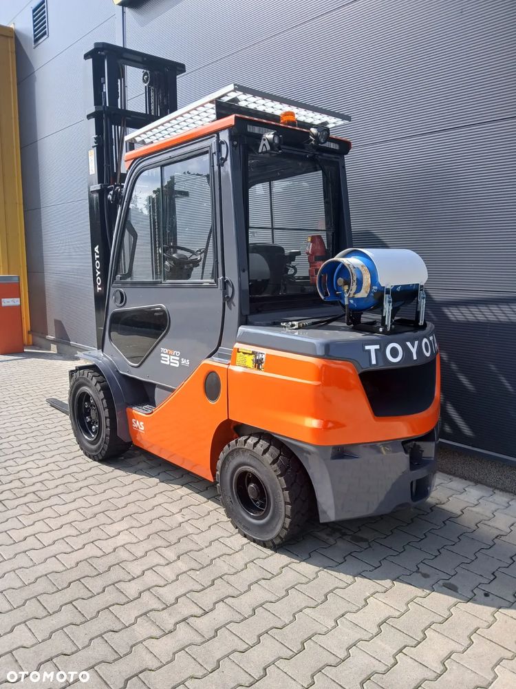 Toyota 02-8FGJF35 - 5