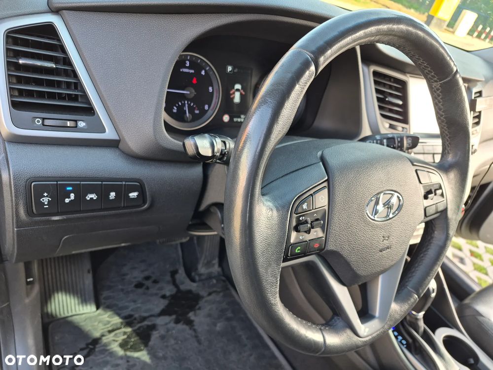 Hyundai Tucson 2.0 CRDI 4WD Automatik Premium - 23