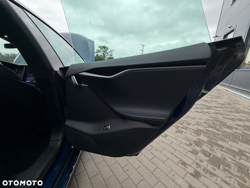 Tesla Model S - 19
