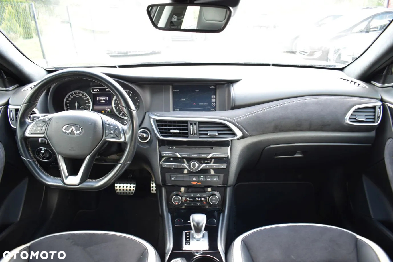 Infiniti Q30 2.0t DCT AWD Sport City Black - 9