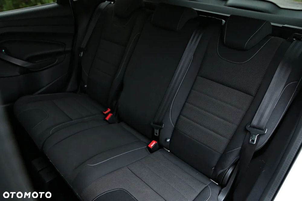 Ford Kuga 2.0 TDCi 2x4 Titanium - 8