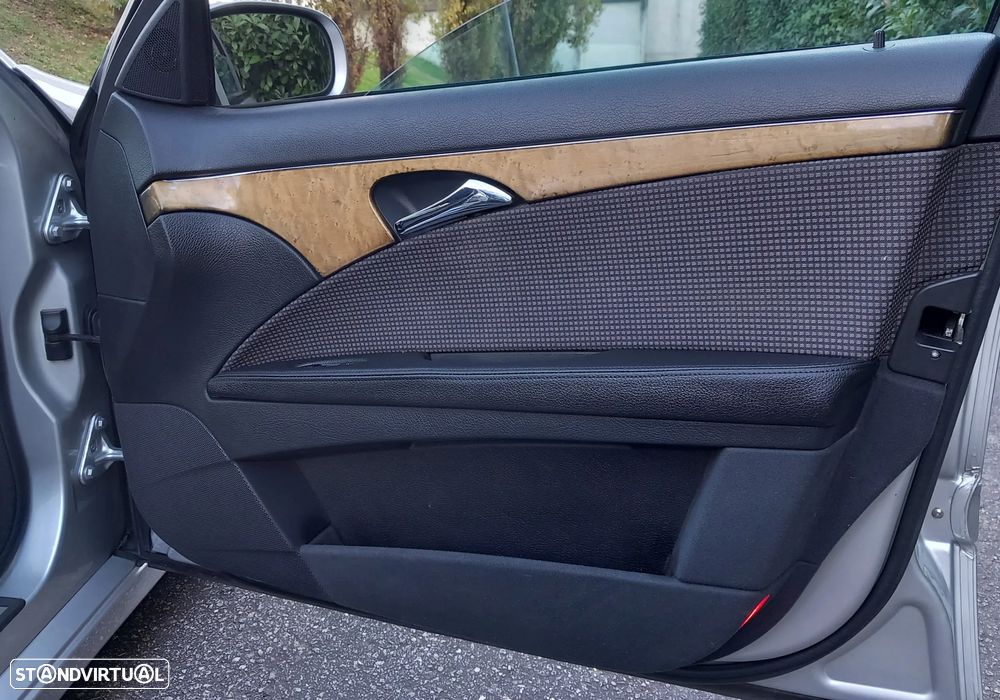 Mercedes-Benz E 220 CDi Avantgarde - 27