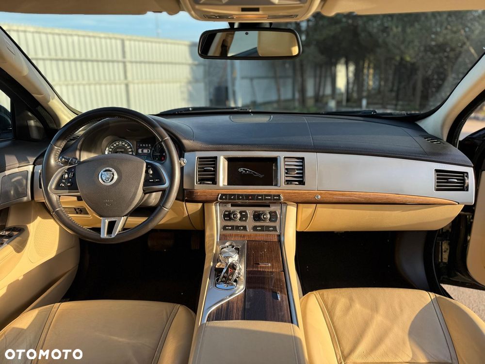 Jaguar XF 3.0 V6 D - 8