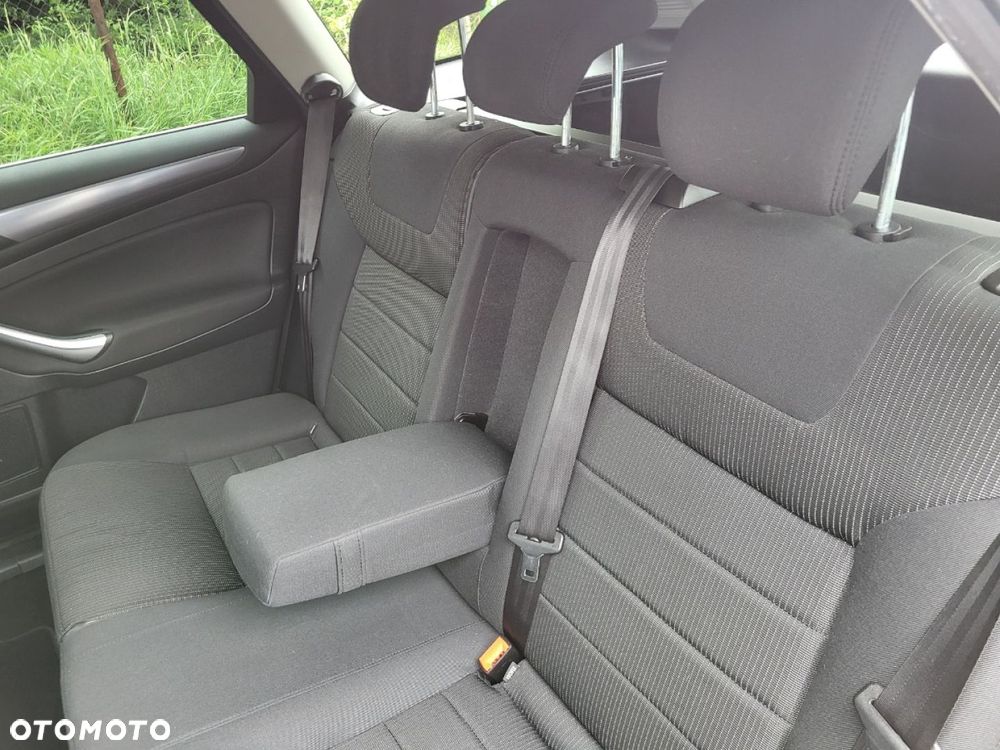 Ford Mondeo - 32
