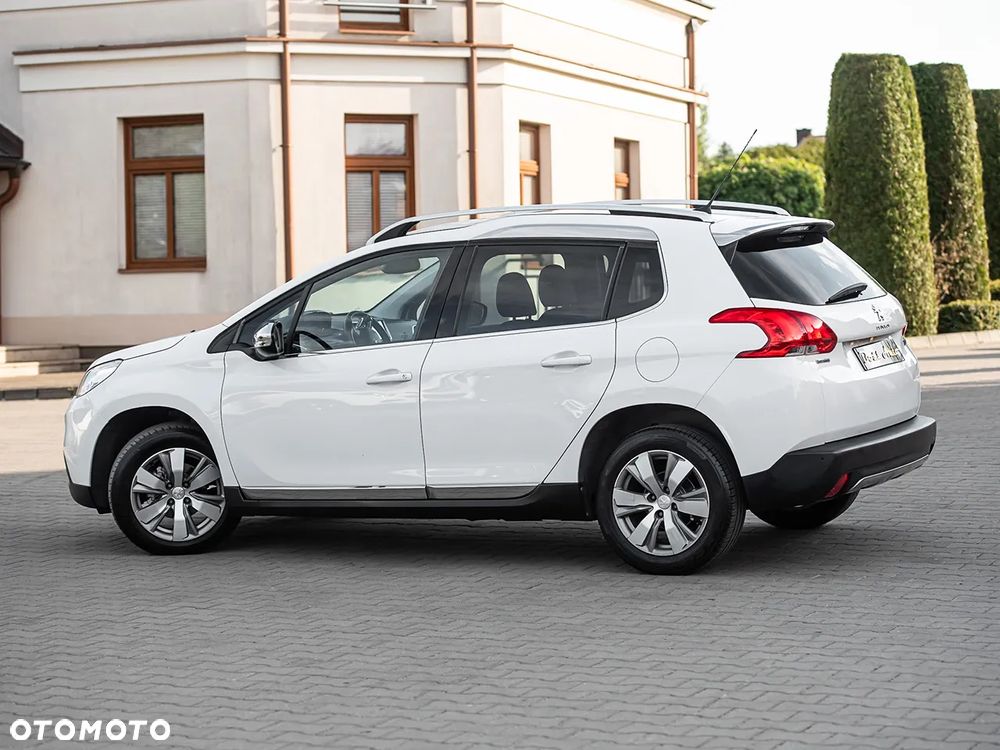 Peugeot 2008 1.6 BlueHDi Allure S&S - 10