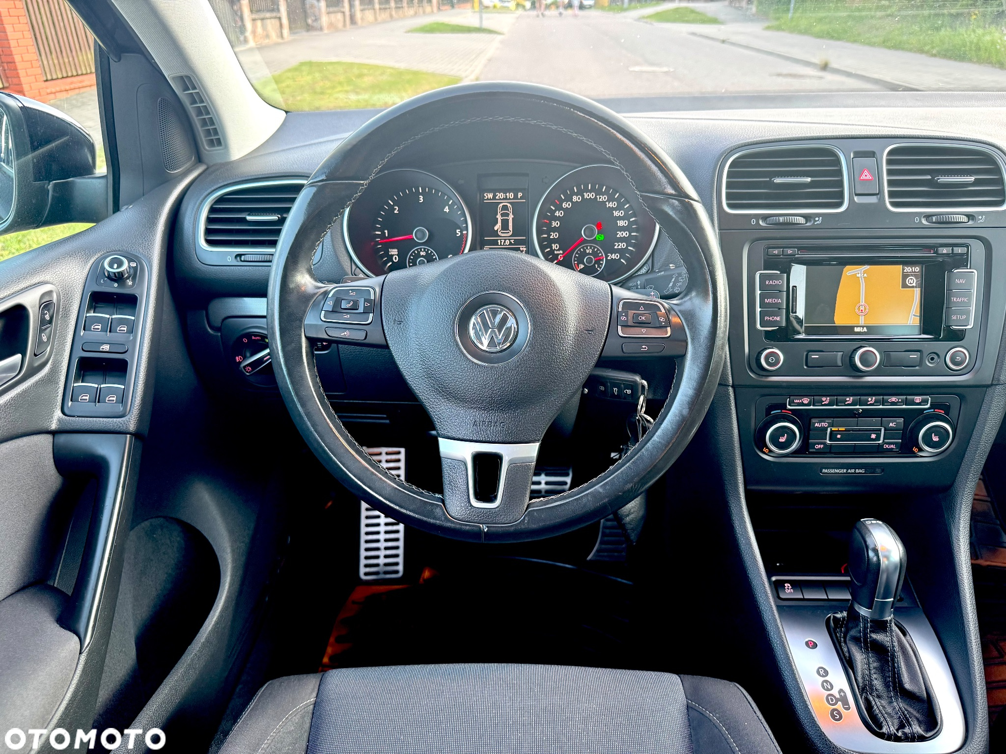 Volkswagen Golf VI 2.0 TDI Comfortline DSG - 18