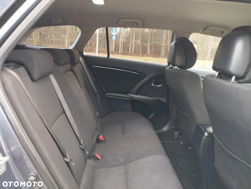 Toyota Avensis 2.0 D-4D Executive - 8