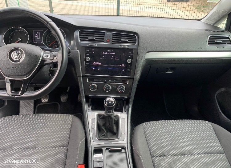 VW Golf 1.6 TDI Confortline - 8