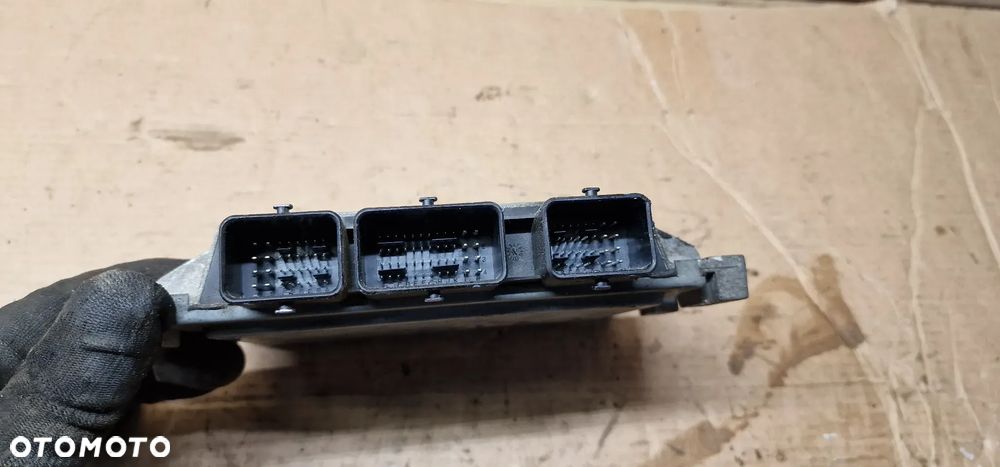 Komputer sterownik silnika Renault Clio III Lift 1.2 TCE 8201077701 8200700600 - 2