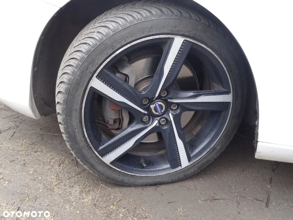Volvo V40 D3 Geartronic RDesign - 21