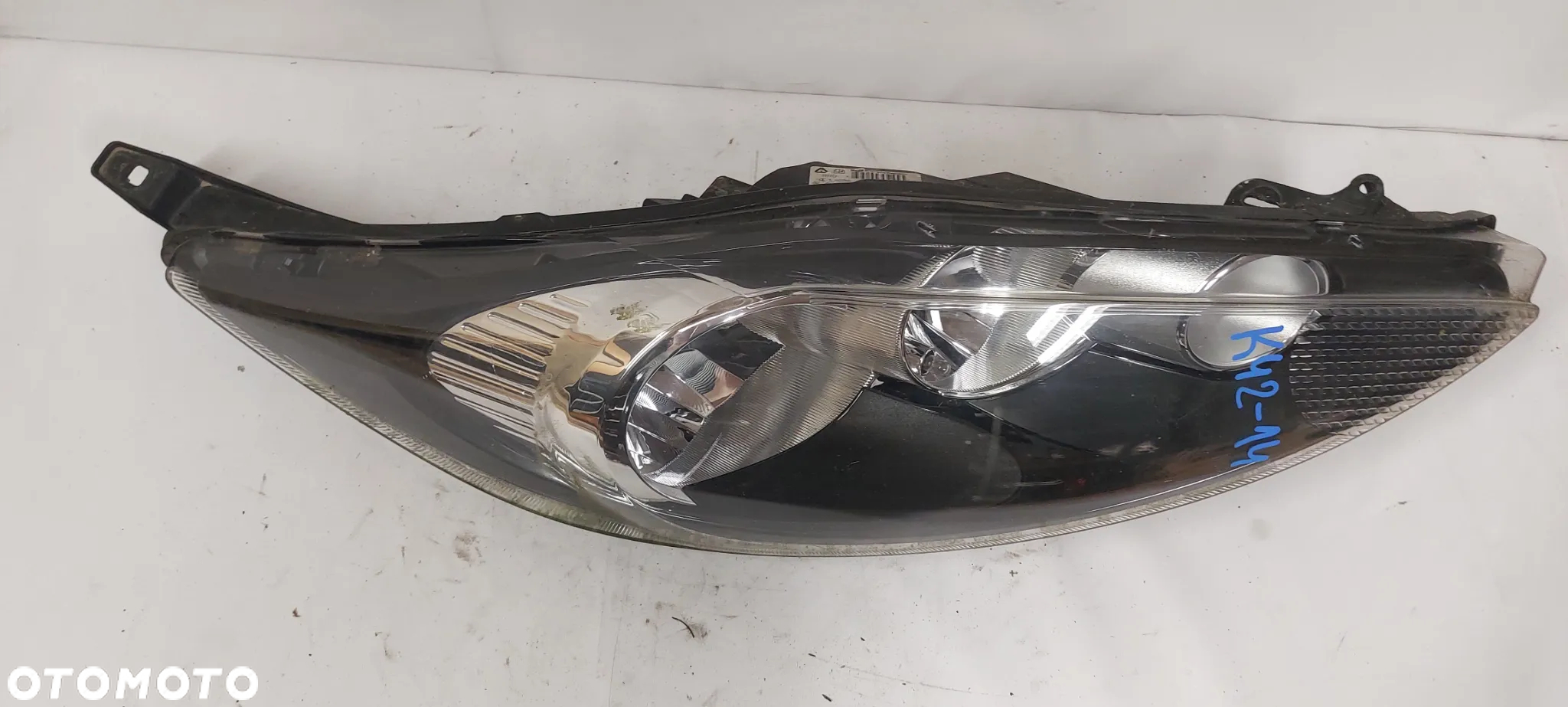 .  LAMPA PRZOD PRZEDNIA PRAWA FORD FIESTA MK7 - 2