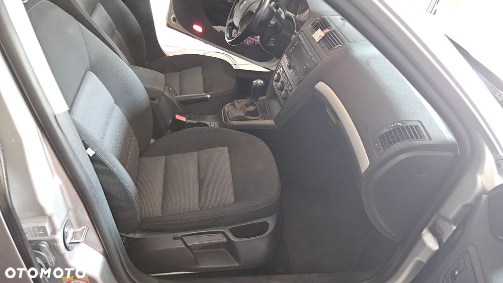 Skoda Octavia 1.6 Ambiente - 12