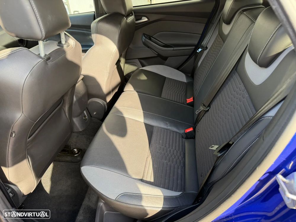 Ford Focus 2.0 EcoBoost ST - 11