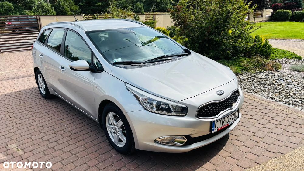 Kia Ceed - 11