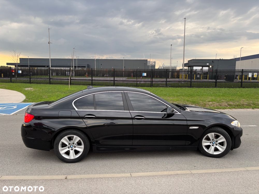 BMW Seria 5 528i xDrive - 2