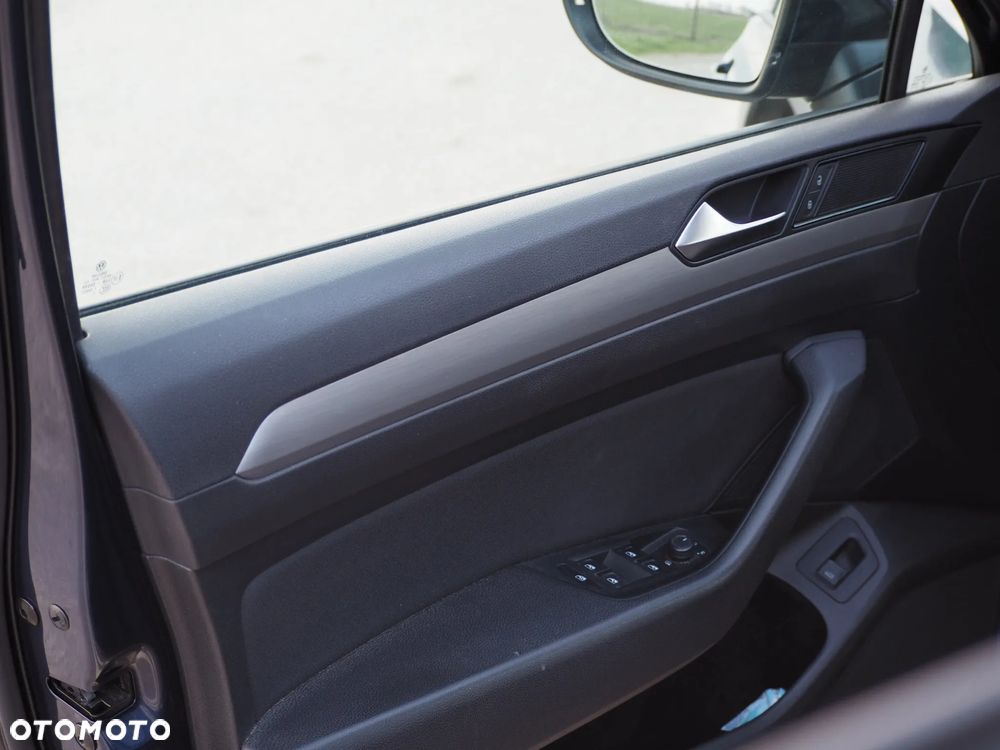Volkswagen Passat - 24