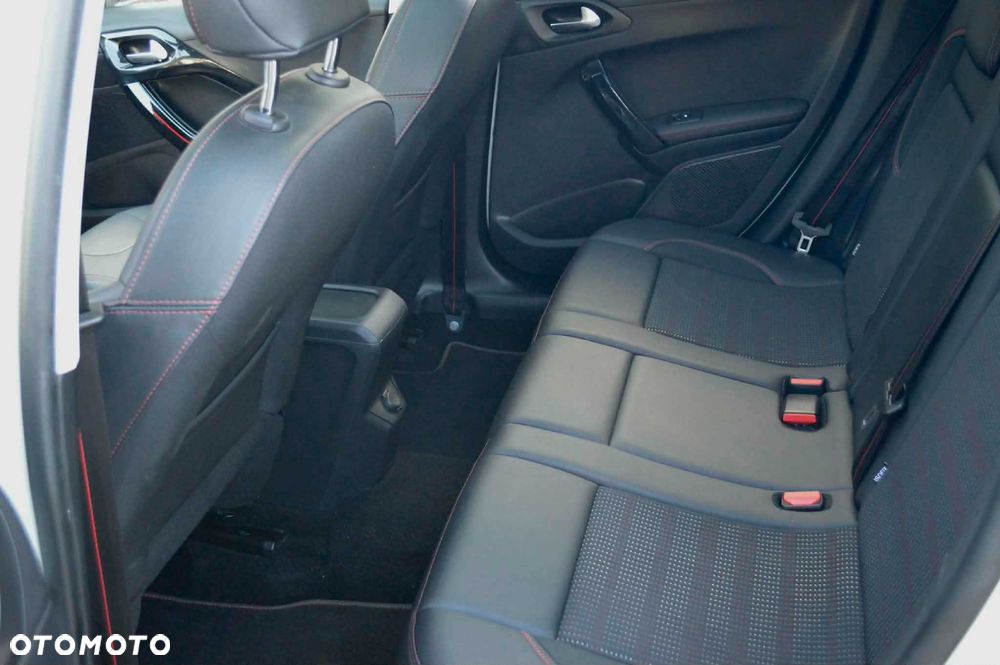 Peugeot 2008 - 8