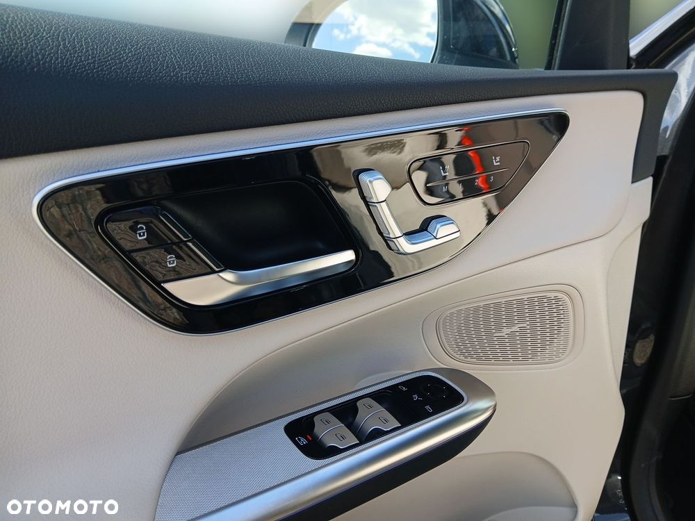 Mercedes-Benz GLC 300 e 4Matic 9G-TRONIC Avantgarde Advanced - 15