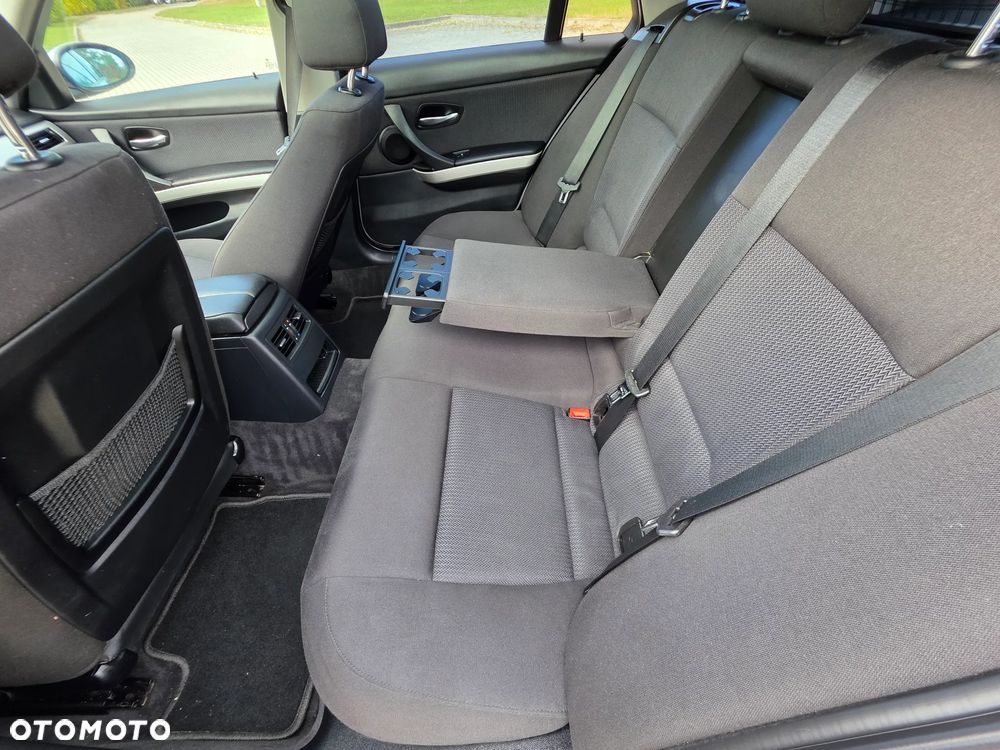 BMW Seria 3 318d DPF Edition Exclusive - 25
