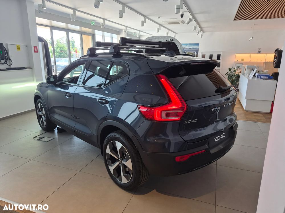 Volvo XC 40 B3 AT FWD MHEV Plus Dark - 12