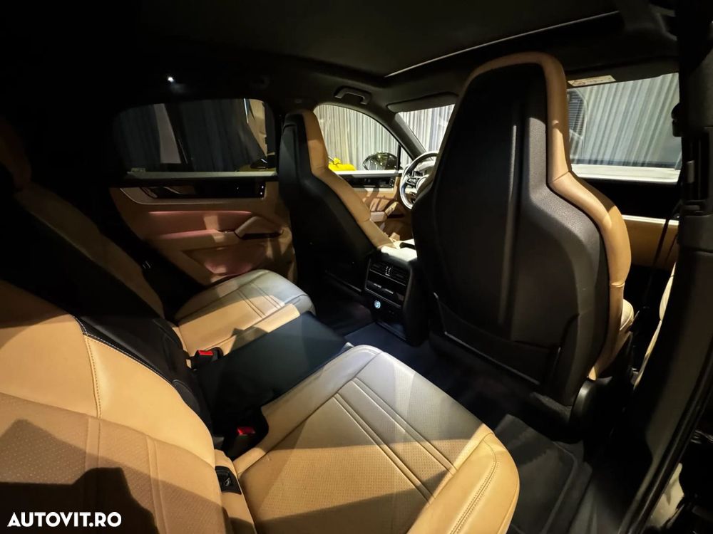 Porsche Cayenne Coupe - 16