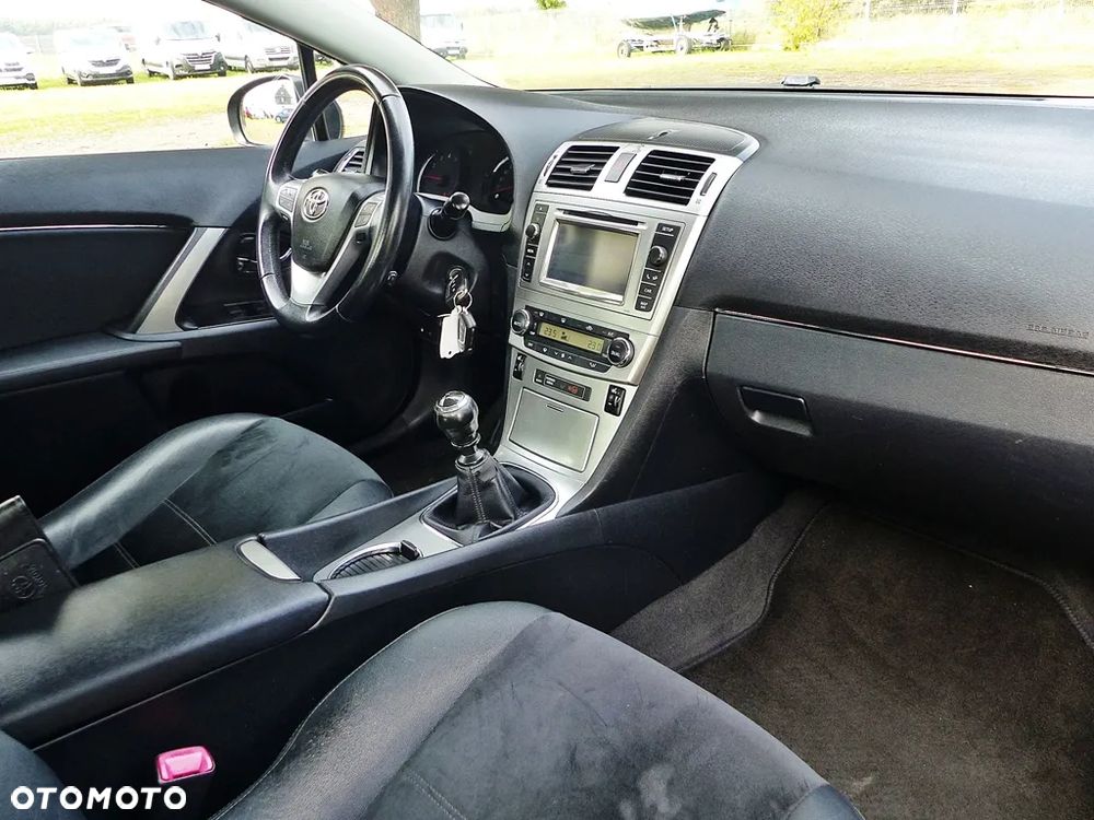 Toyota Avensis 1.8 Premium - 25