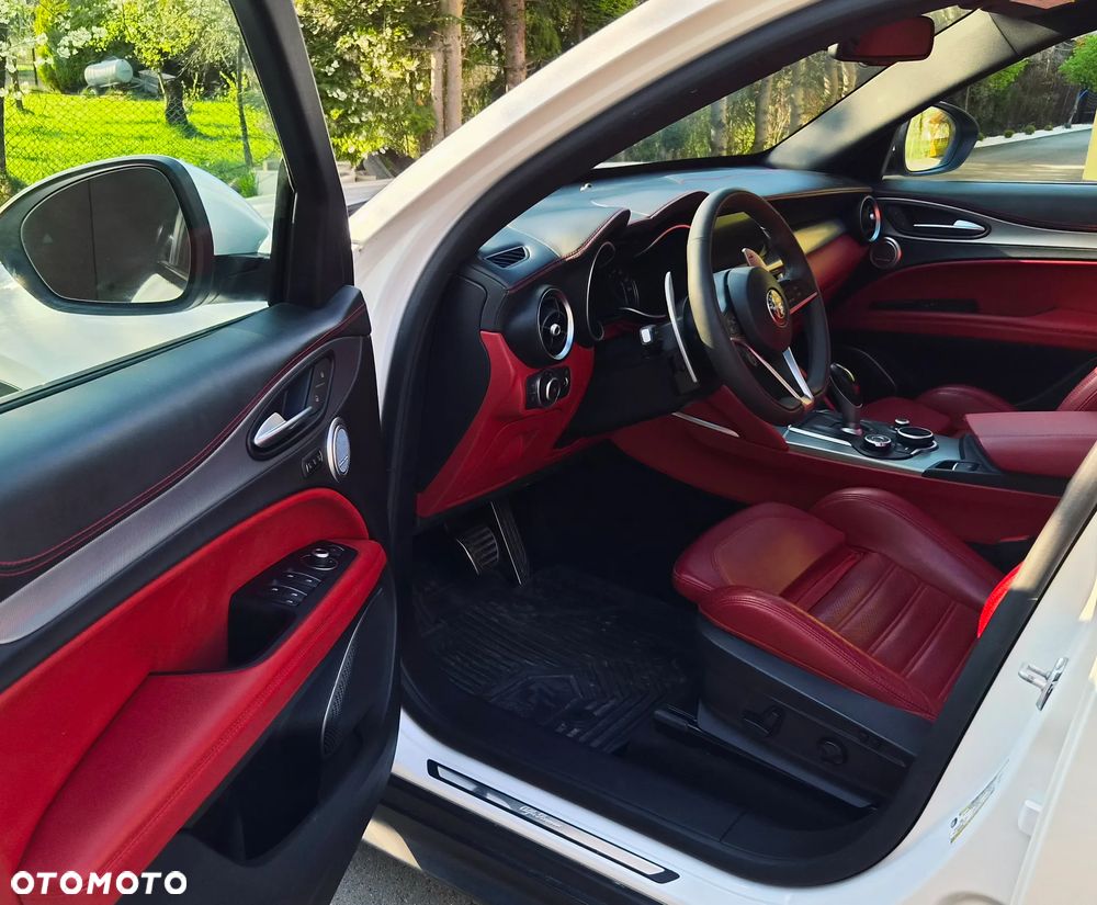Alfa Romeo Stelvio 2.0 Turbo 16V AT8-Q4 Veloce Ti - 20