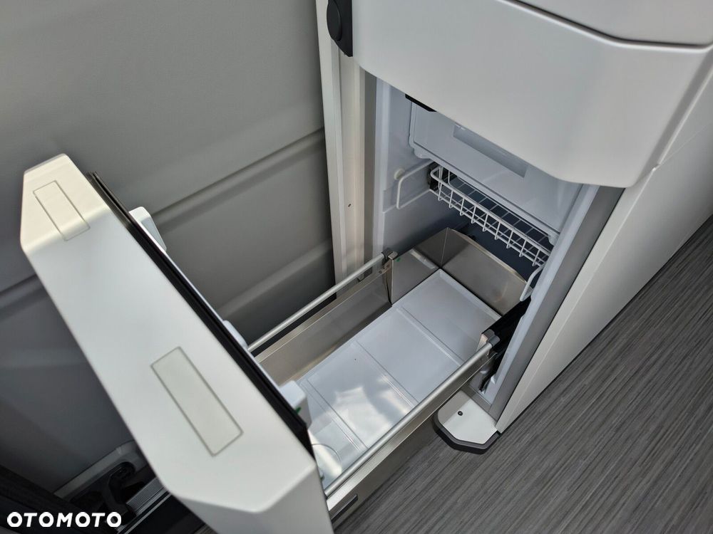 Volkswagen Crafter Grand California 600 silnik: 2,0 l TDI EU6 SCR BlueMotion Technology 130 kW skrzynia biegów: Przedni napęd automatyczna 8-biegowa rozstaw osi: 3640 mm - 33