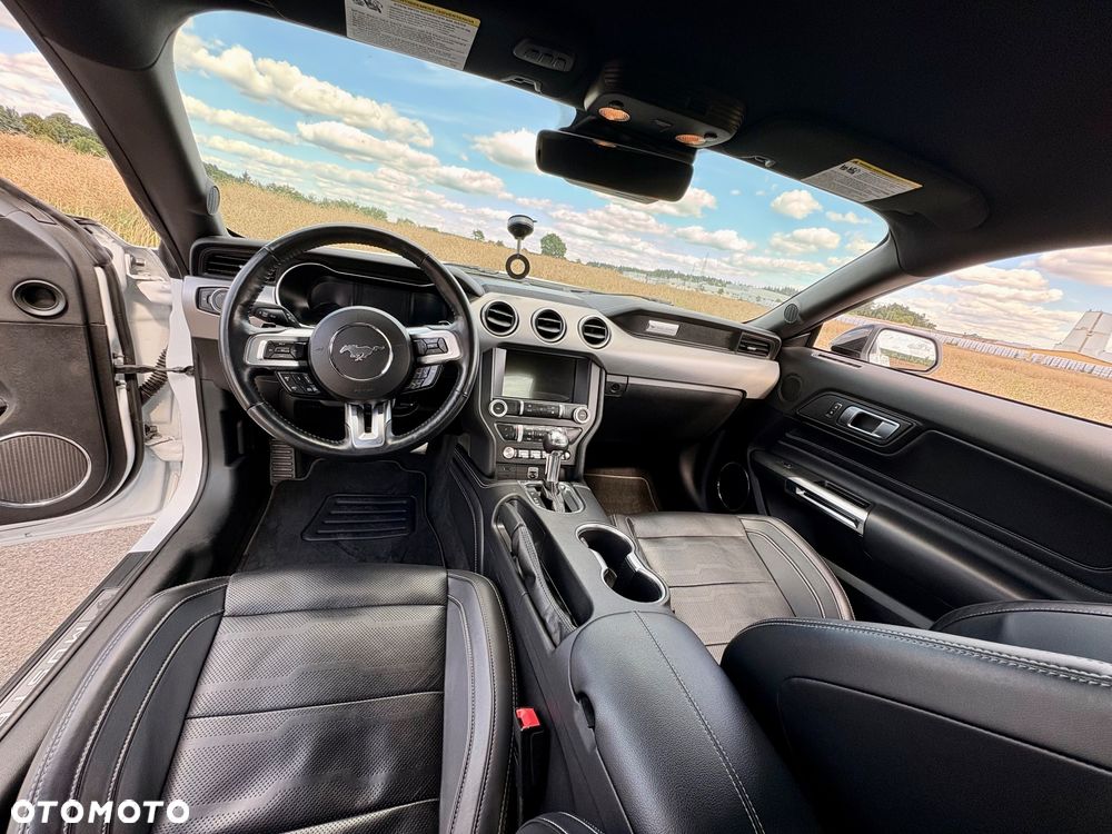 Ford Mustang - 25