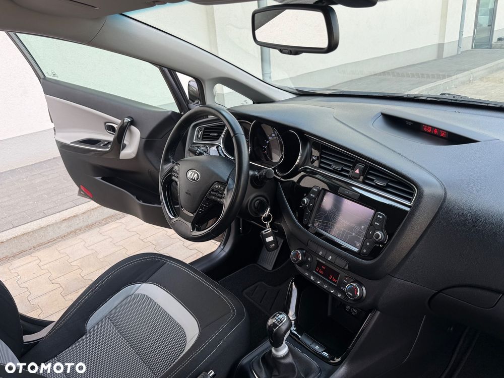 Kia Ceed 1.6 GDI Platinum Edition - 30