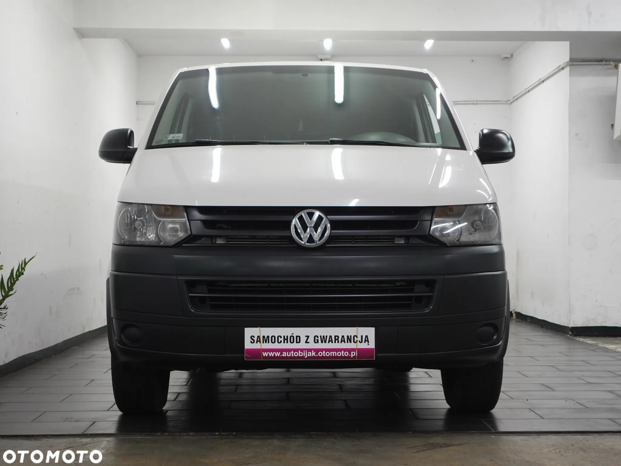 Volkswagen Transporter - Long - 13