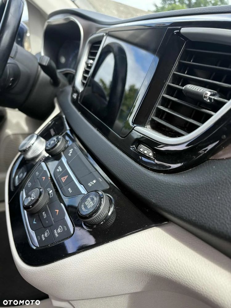 Chrysler Pacifica - 17