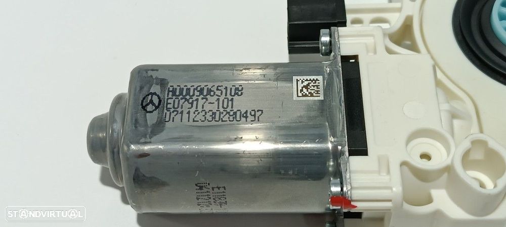 MOTOR ELEVADOR TRASEIRO ESQUERDO MERCEDES EQS 450+ - 2