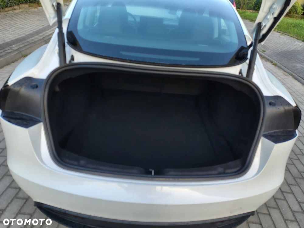Tesla Model 3 - 23