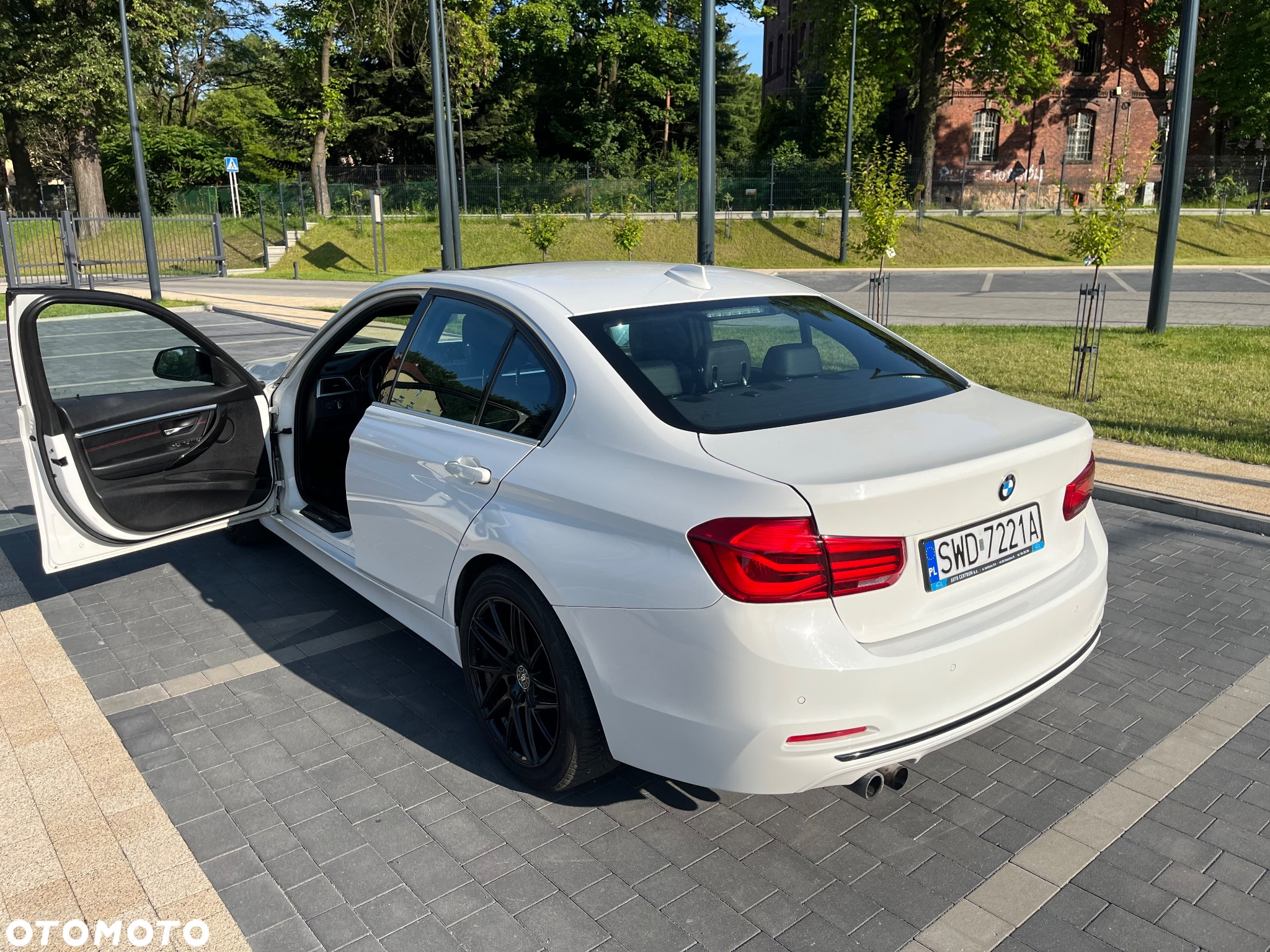 BMW Seria 3 330i xDrive Sport Line Shadow - 4