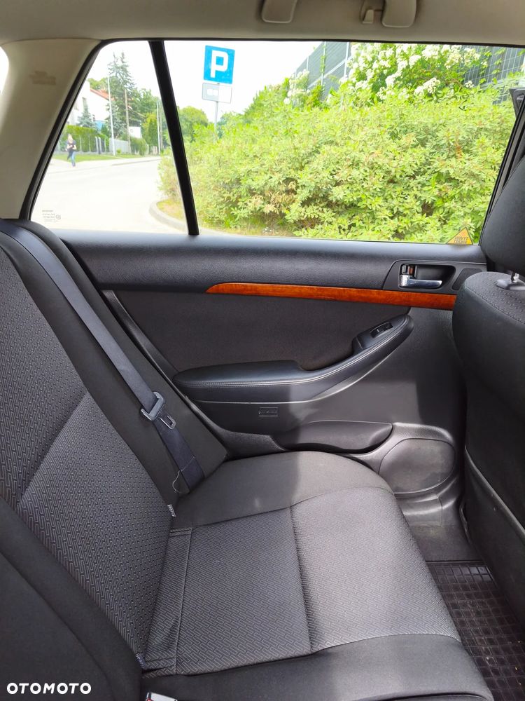 Toyota Avensis 1.8 VVT-i Luna - 17