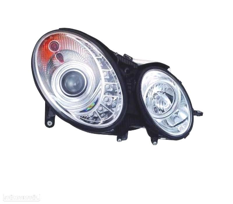 FARÓIS MERCEDES CLASSE E W211 06-09 LUZ DIURNA FUNDO CROMADO - 2