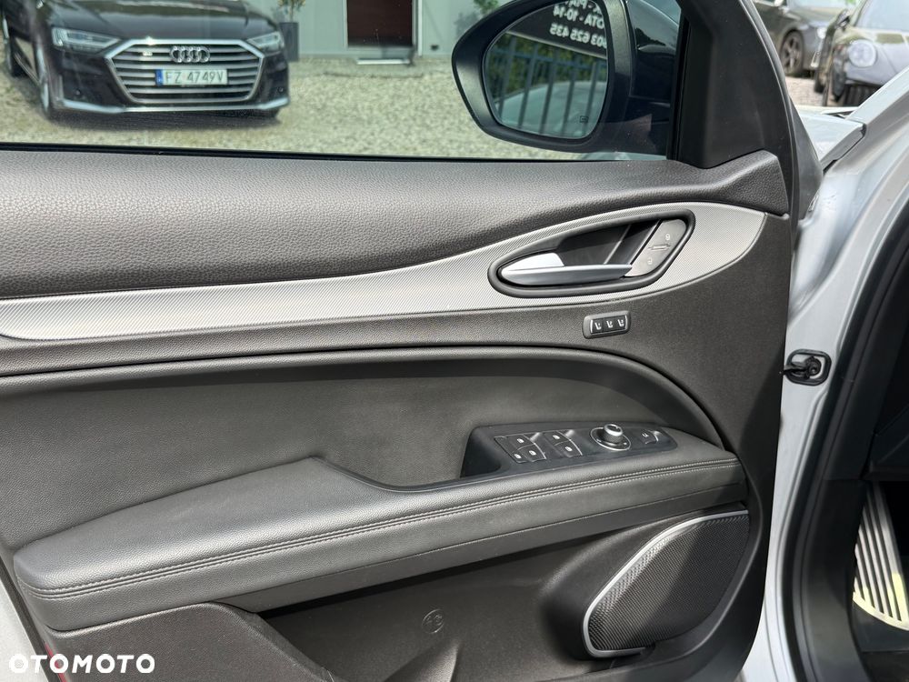 Alfa Romeo Stelvio 2.0 Turbo 16V AT8-Q4 Veloce - 12