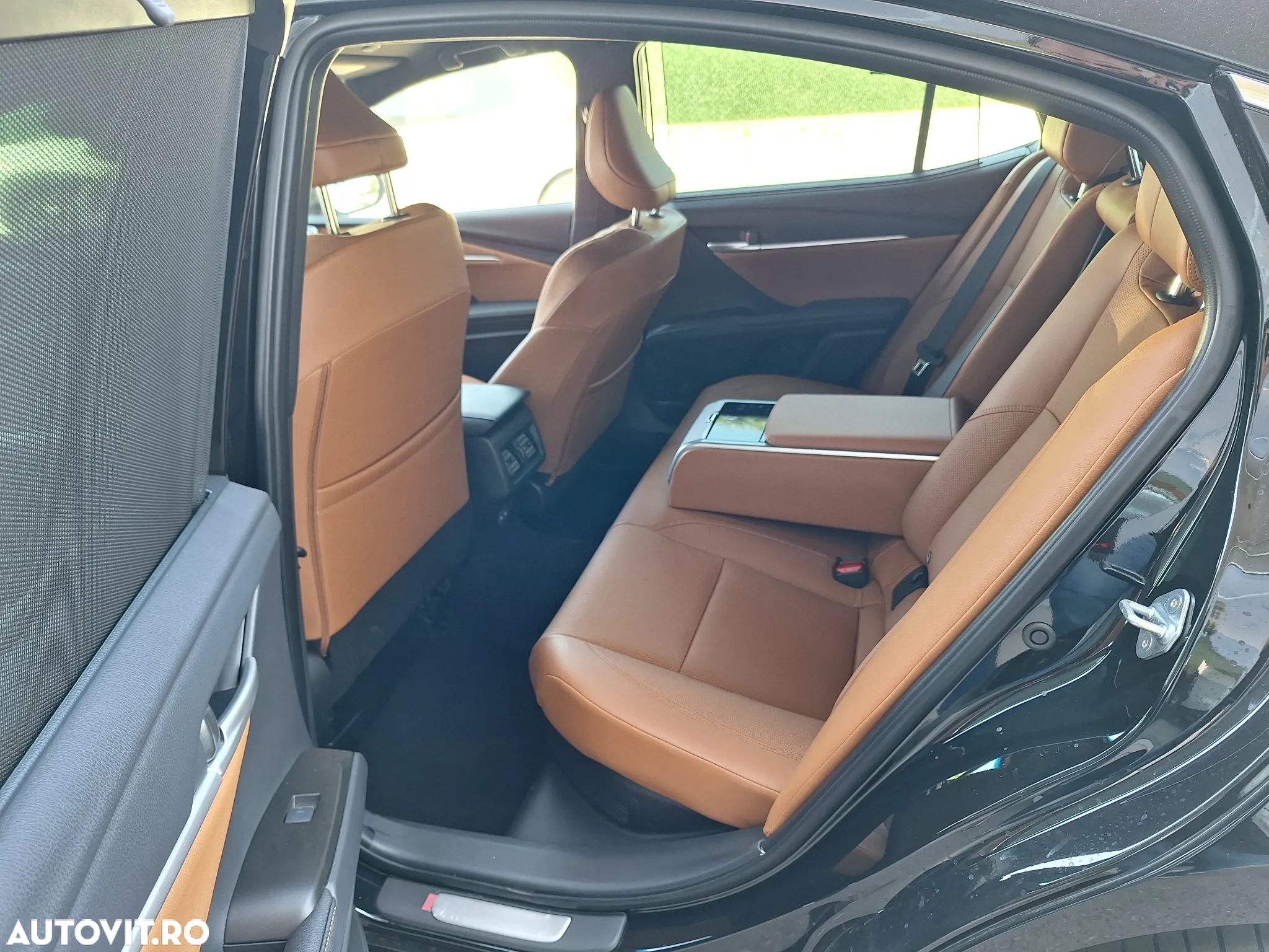 Toyota Camry 2.5 HEV Luxury - 5