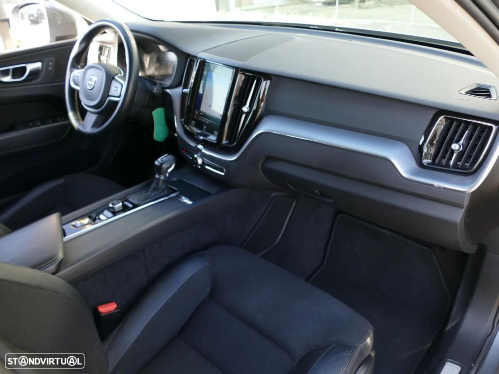 Volvo XC 60 2.0 D4 Momentum Geartronic - 29