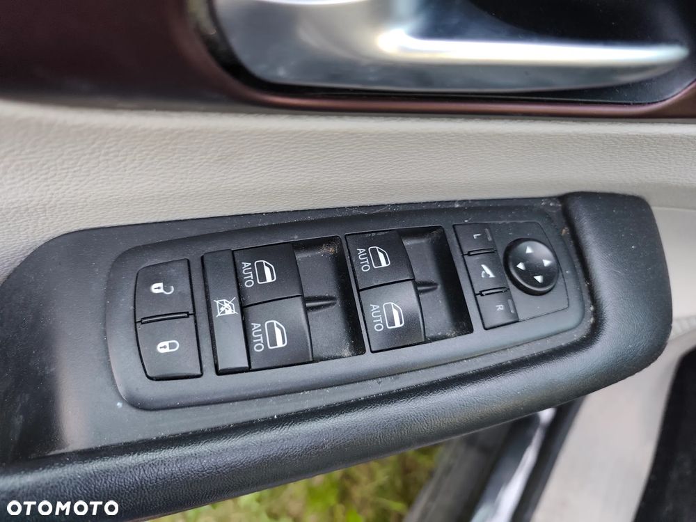 Chrysler Pacifica - 5