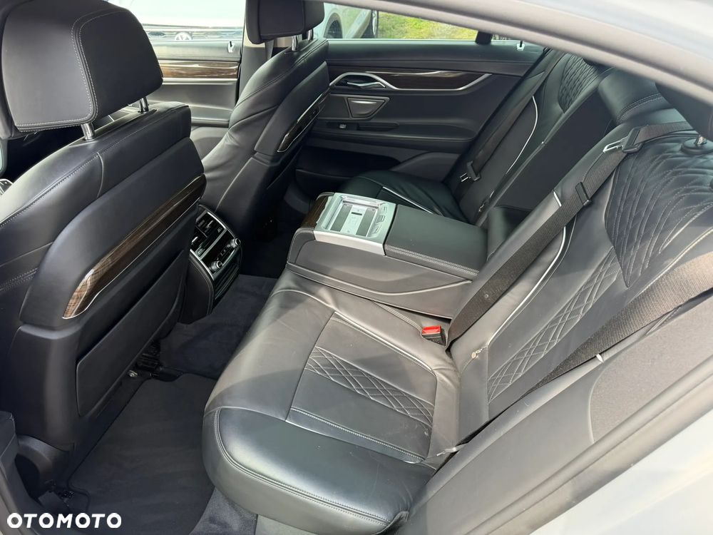 BMW Seria 7 730d xDrive - 14