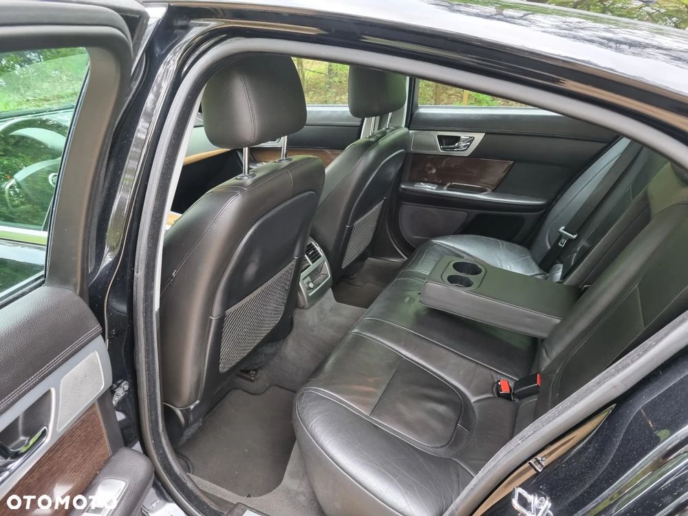 Jaguar XF 3.0 V6 D Premium Luxury - 12