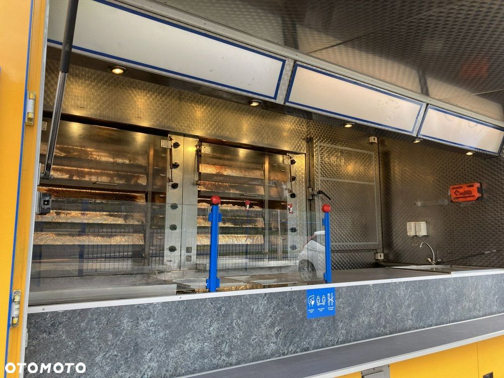 Mercedes-Benz Sprinter - 14