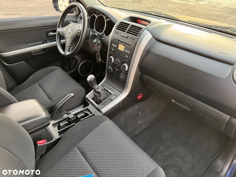 Suzuki Grand Vitara 2.0 Comfort + Family - 18