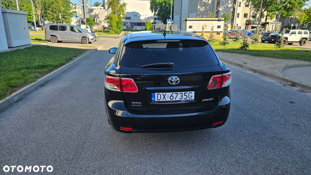 Toyota Avensis - 10