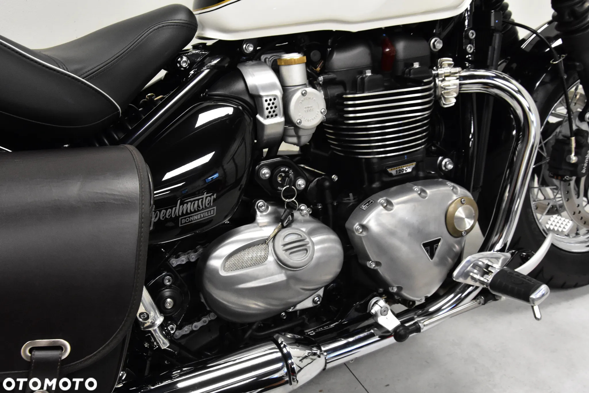 Triumph Bonneville - 30