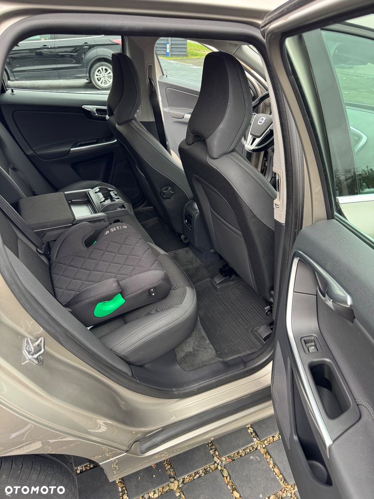 Volvo XC 60 D4 AWD Momentum - 15