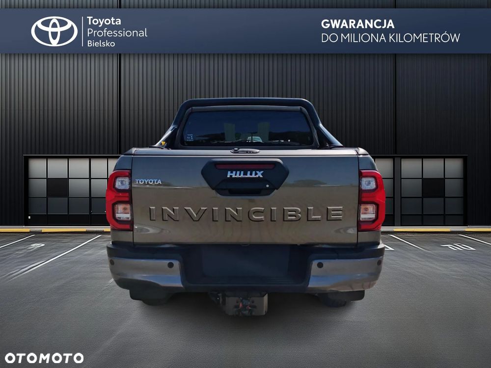 Toyota Hilux 2.8 D-4D Double Cab Invincible 4x4 - 8