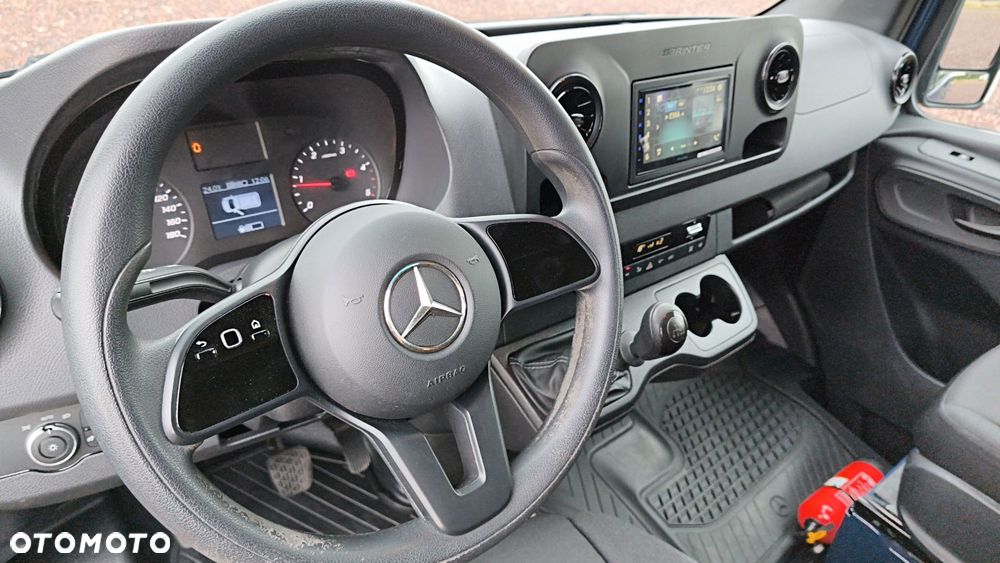 Mercedes-Benz Sprinter - 15